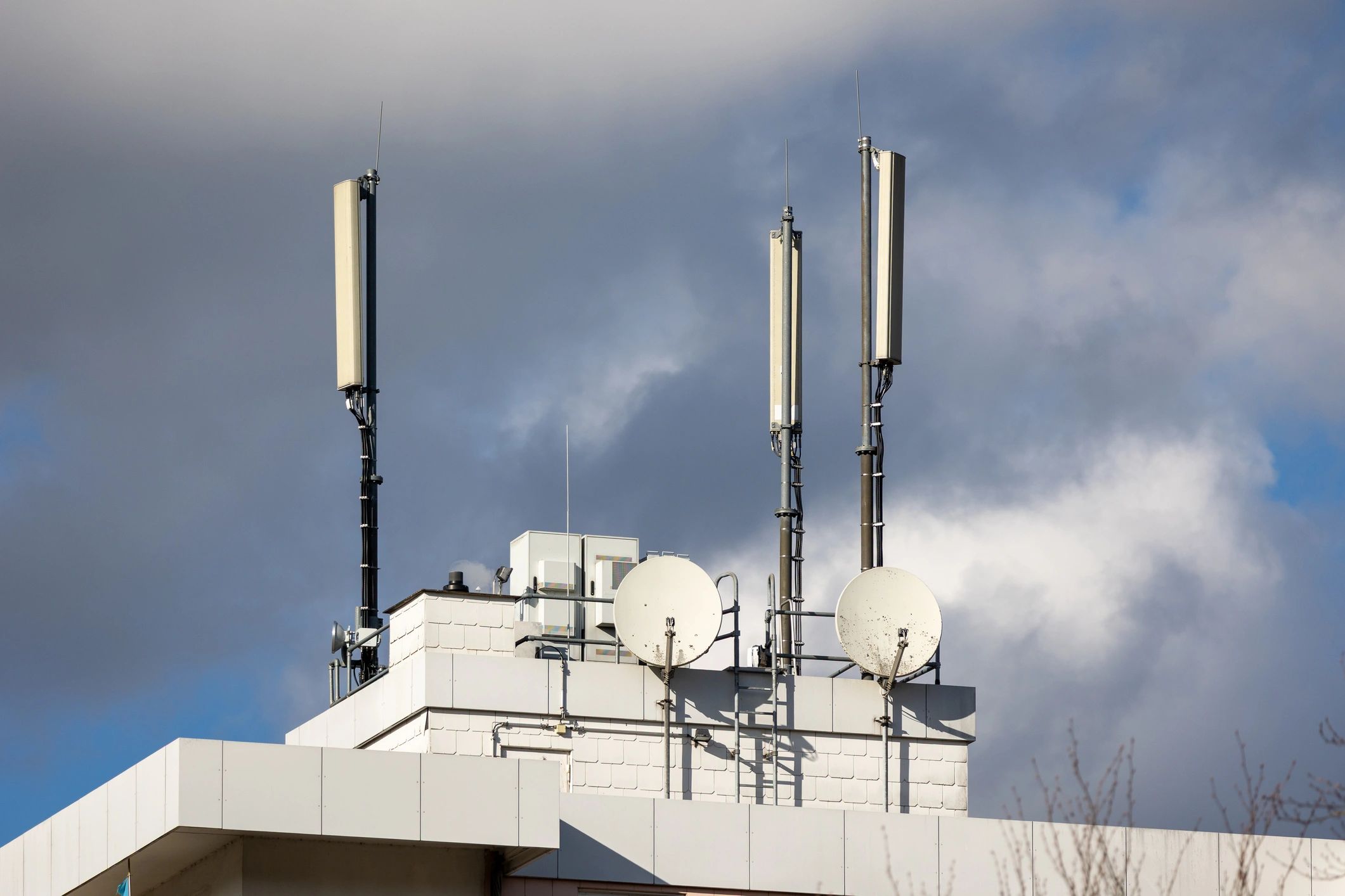 Communication antennas on building roof providing network service